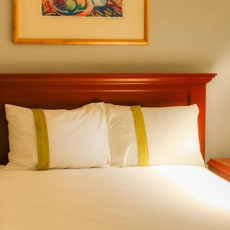 Suites Bajio Леон Экстерьер фото